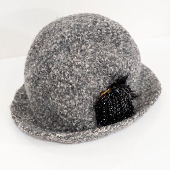 Grey Soft Wool Cloche Hat Womens Classic Preppy 1920s Style w/ Beaded Black Pin - Picture 1 of 2